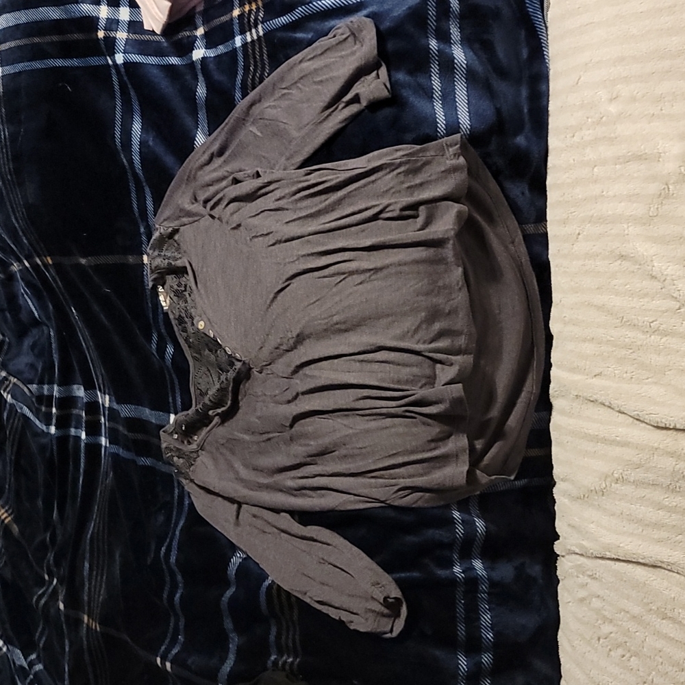 ¾ sleeve shirt